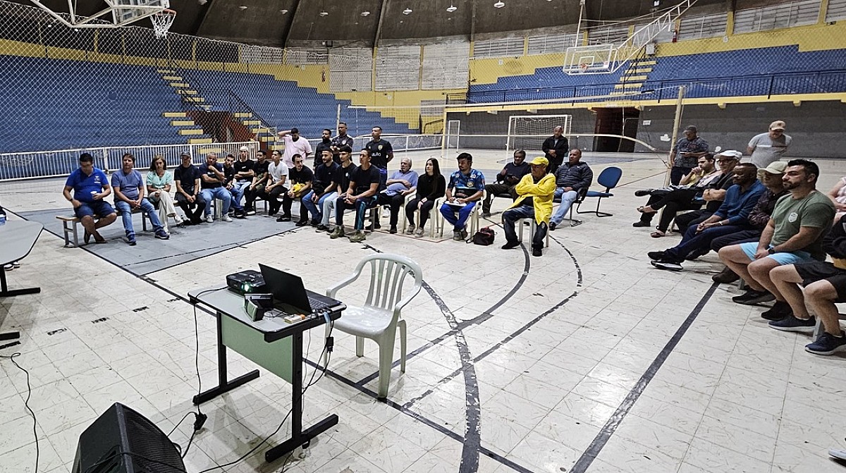 Secretaria de Esporte faz reunião de planejamento no Ginásio Kim Negrão