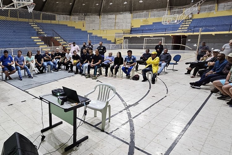 Secretaria de Esporte faz reunião de planejamento no Ginásio Kim Negrão