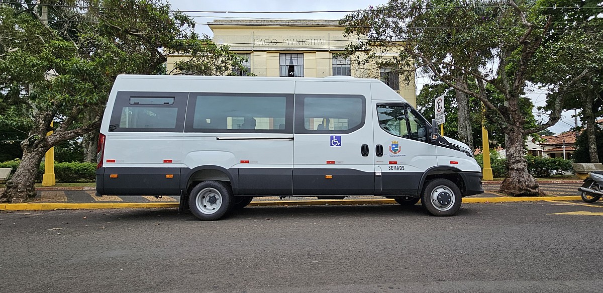 Assistência Social adquire veículo para transporte de idosos atendidos pela pasta