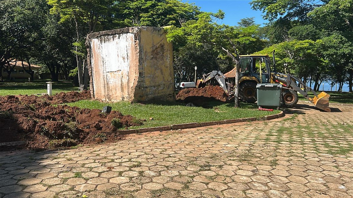 Camping continua fechado para reparo em bomba e encanamento