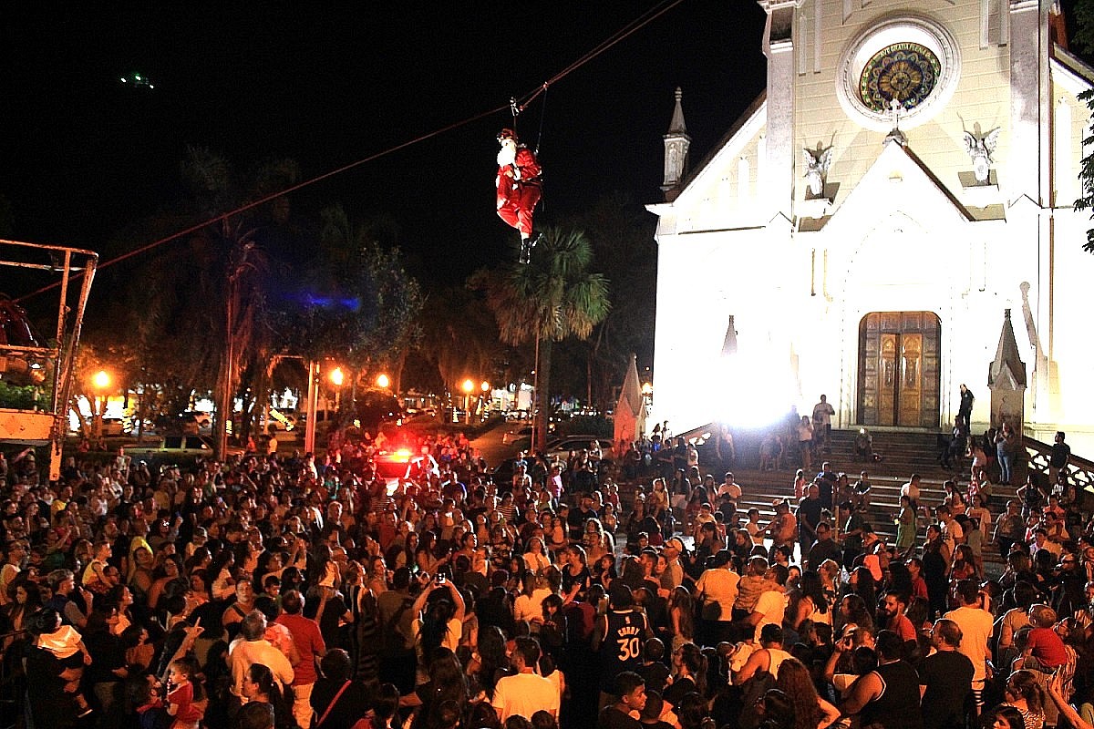 Papai Noel de tirolesa é uma das atrações do 3º Natal Cultural