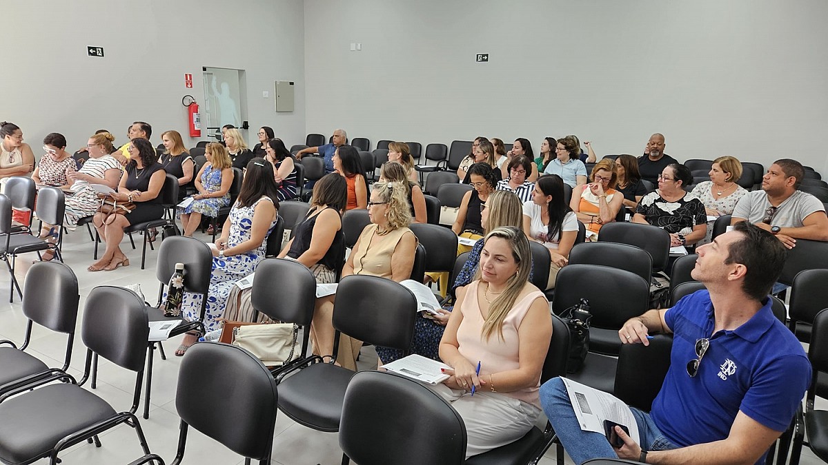 Diretores de creches e escolas municipais participam de reunião de planejamento