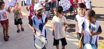 Prevenção à dengue é tema de bloquinho de carnaval na creche “Maria Izabel”