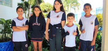Prefeitura entrega uniforme a alunos de escolas municipais