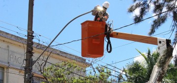 Instalação de lâmpadas de LED segue a todo vapor em Avaré