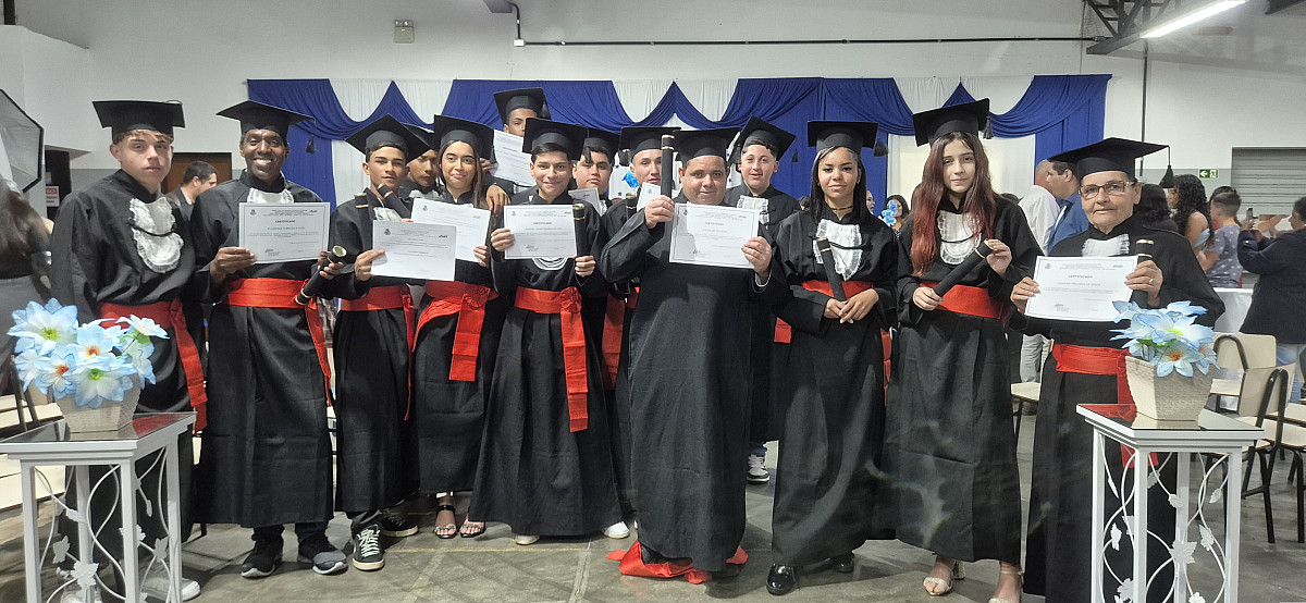 Alunos da EJA participam de formatura; matrículas para 2º semestre seguem abertas Alunos da EJA participam de formatura; matrículas para 2º semestre seguem abertas