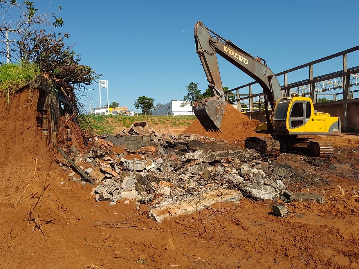 Amianto abandonado há anos é retirado por ação da Prefeitura de Avaré Amianto abandonado há anos é retirado por ação da Prefeitura de Avaré