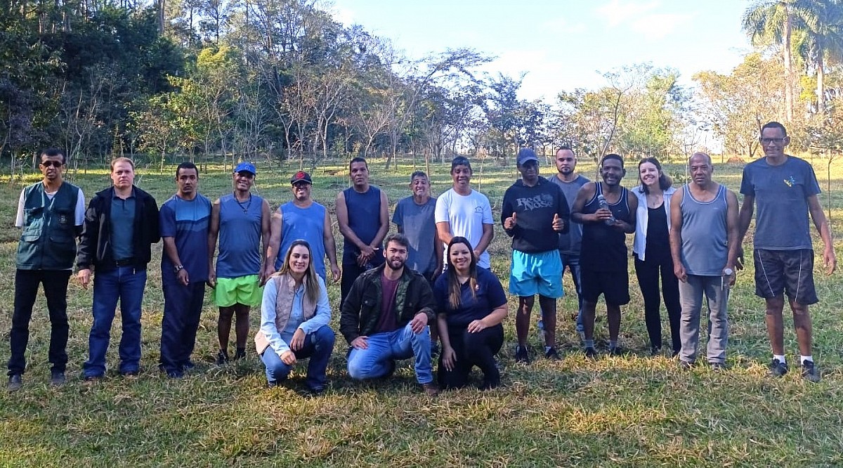 Assistidos da Fundação Padre Emílio participam de atividade ambiental