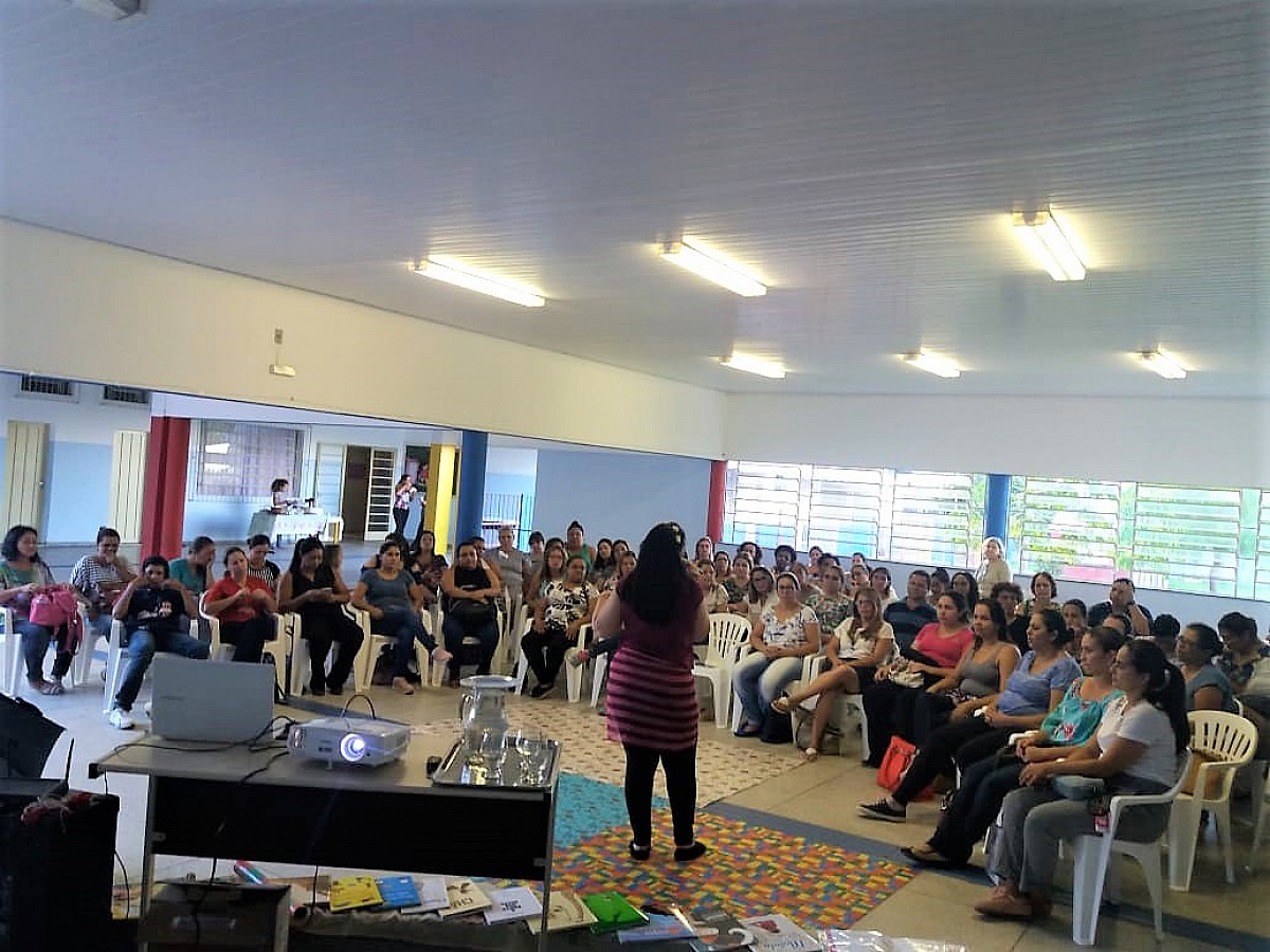 Auxiliares infantis recebem capacitação pedagógica Auxiliares infantis recebem capacitação pedagógica