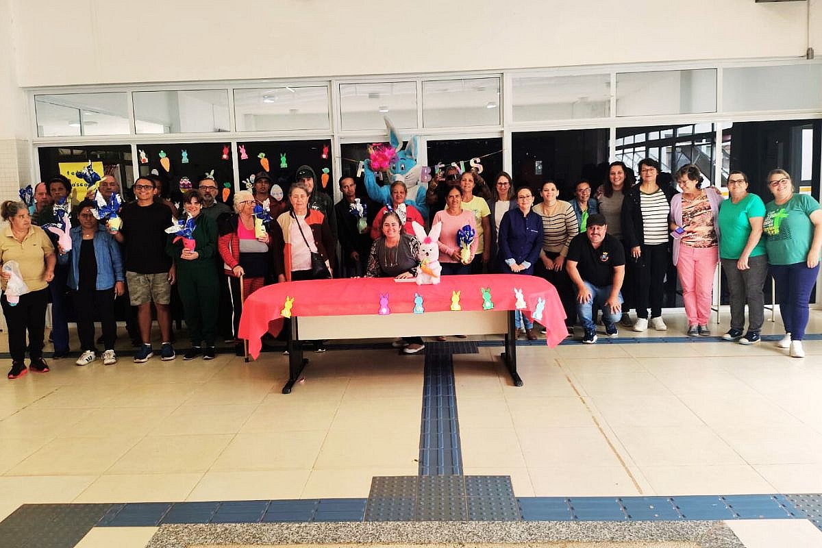 Celebração de Páscoa emociona pacientes no CAPS II com entrega de ovos Celebração de Páscoa emociona pacientes no CAPS II com entrega de ovos