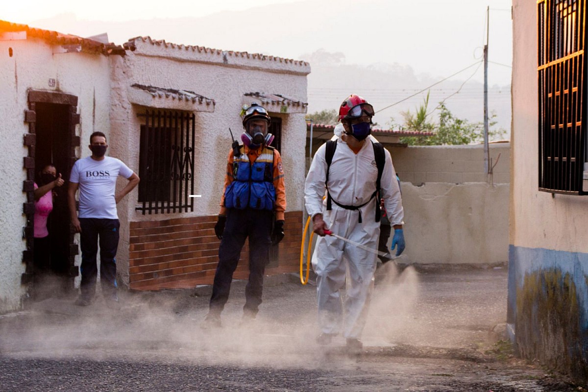 Combate à dengue avança: bairros com maior incidência recebem ação de nebulização Combate à dengue avança: bairros com maior incidência recebem ação de nebulização