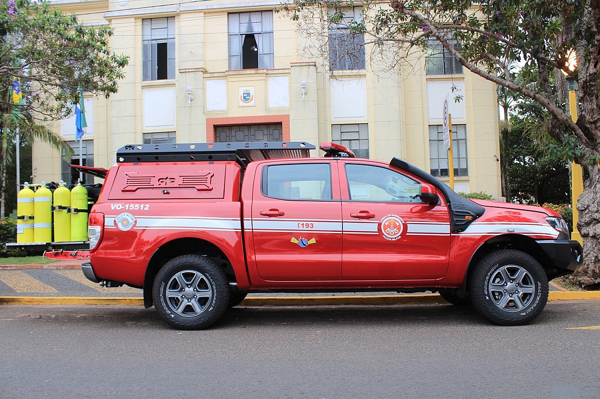 Corpo de Bombeiros de Avaré ganha viatura especializada em resgate aquático Corpo de Bombeiros de Avaré ganha viatura especializada em resgate aquático