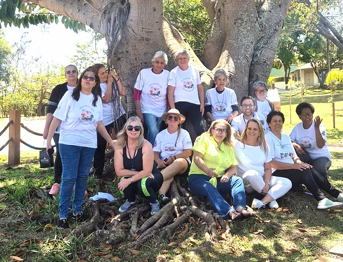 CRAS Bonsucesso promove integração entre idosas no Camping Municipal