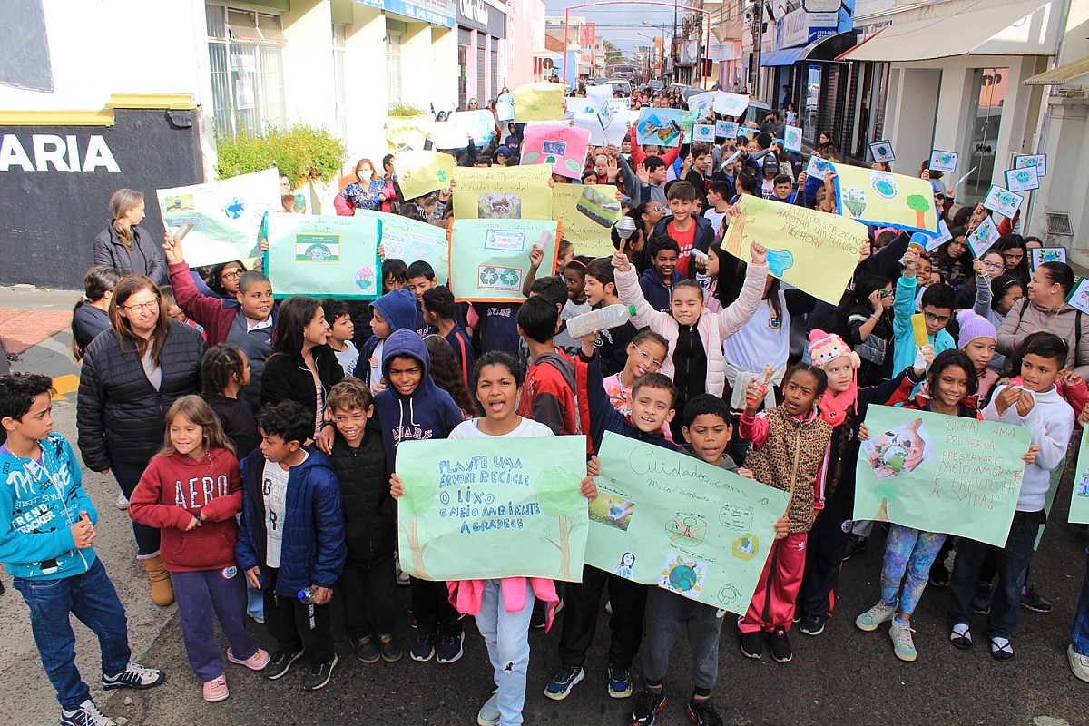 Dia Mundial do Meio Ambiente é celebrado com passeata em Avaré