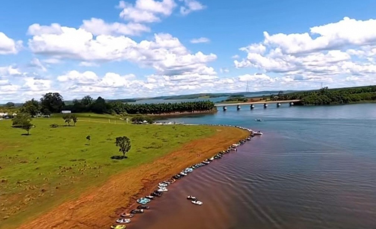 Evento náutico reúne famílias na Represa Jurumirim