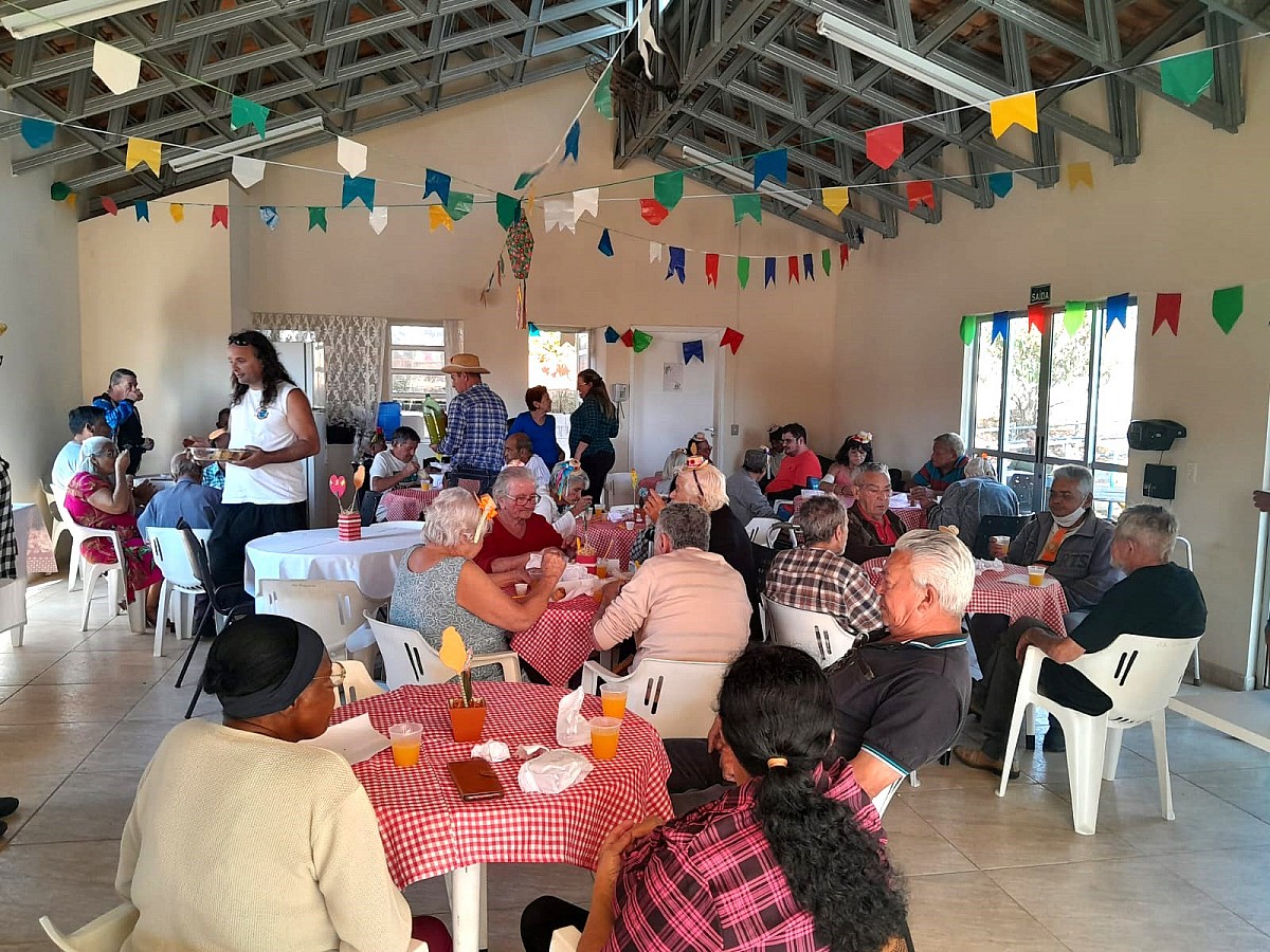 Festa julina reúne integrantes do Centro Dia do Idoso e Vila Dignidade Festa julina reúne integrantes do Centro Dia do Idoso e Vila Dignidade