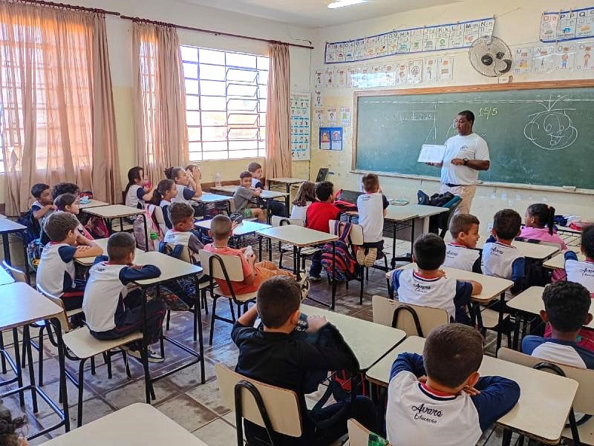 História em quadrinhos é tema de palestra na escola municipal Orlando Cortez História em quadrinhos é tema de palestra na escola municipal Orlando Cortez