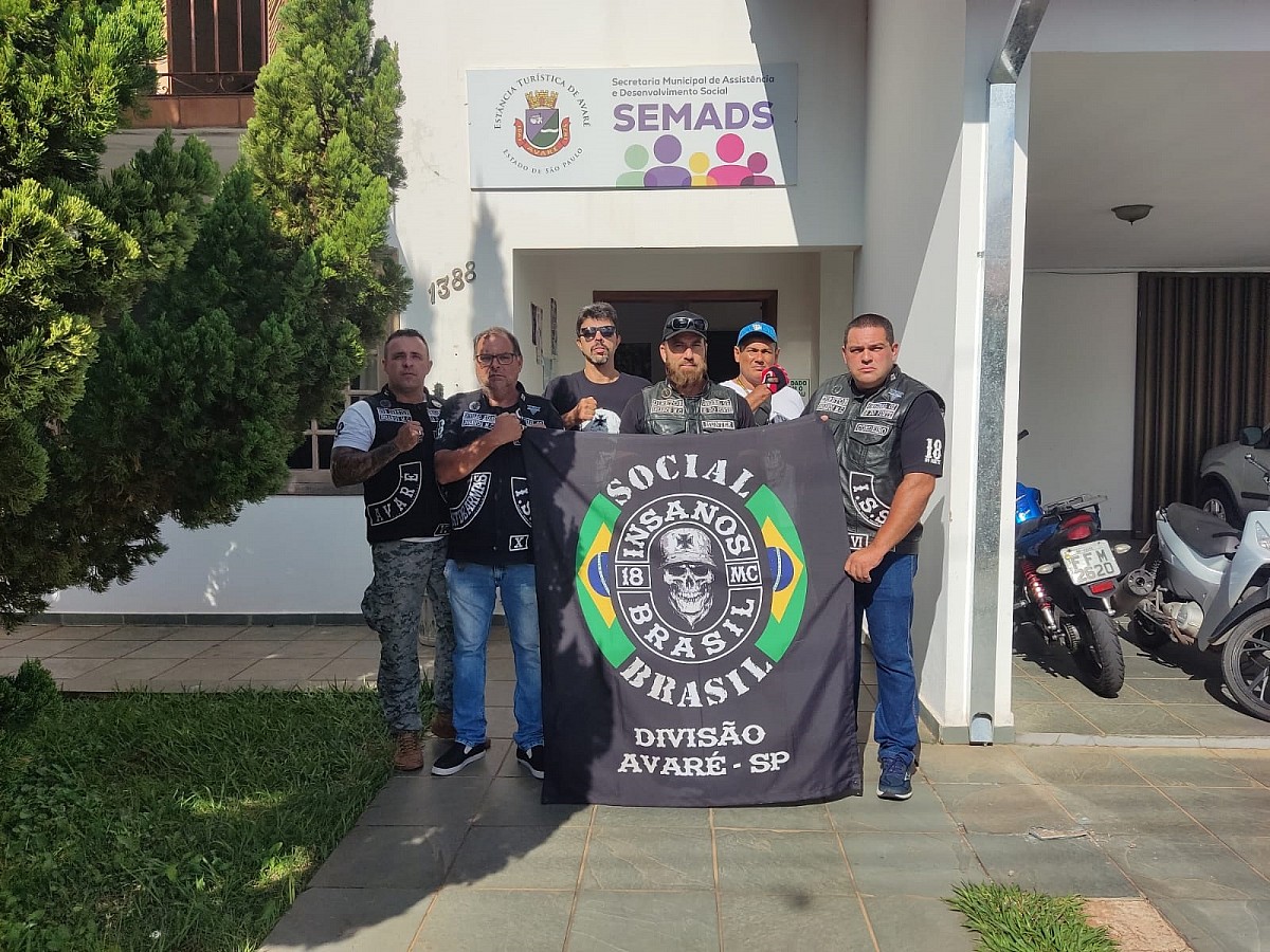 Insanos Moto Clube doa kits de chocolate para a SEMADS