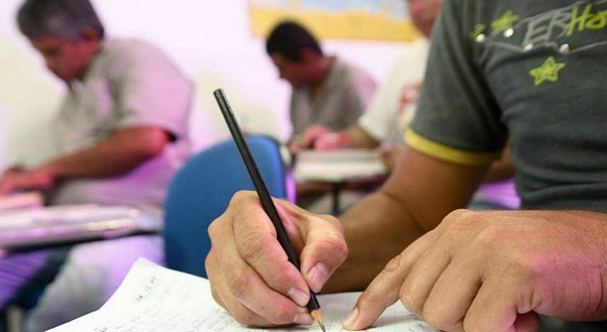 Matrículas para a Educação de Jovens e Adultos seguem abertas em Avaré Matrículas para a Educação de Jovens e Adultos seguem abertas em Avaré