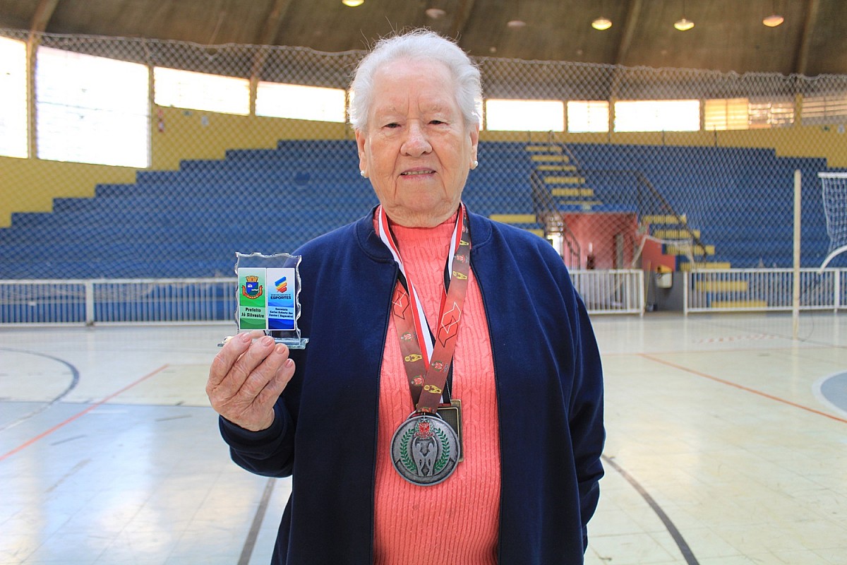 Nadadora de 84 anos conquista medalha de prata nos Jogos da Melhor Idade Nadadora de 84 anos conquista medalha de prata nos Jogos da Melhor Idade