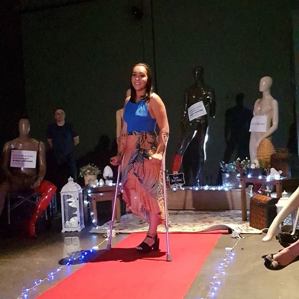 Pessoas com deficiência são protagonistas em desfile Pessoas com deficiência são protagonistas em desfile