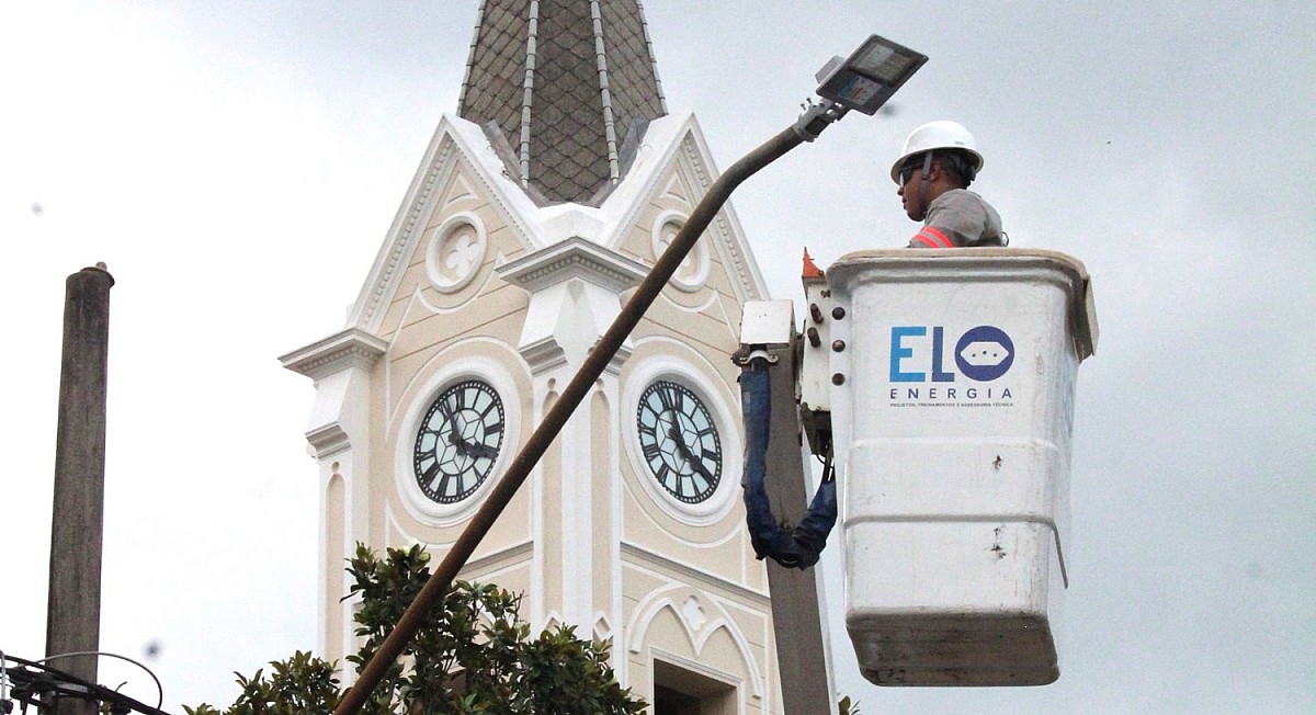 Prefeitura de Avaré inicia instalação de lâmpadas de LED em toda a cidade Prefeitura de Avaré inicia instalação de lâmpadas de LED em toda a cidade
