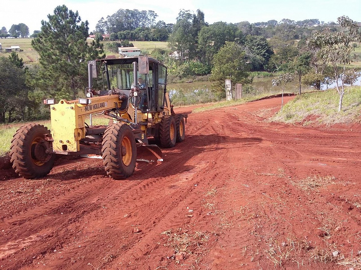 Prefeitura faz manutenção em vários pontos do município Prefeitura faz manutenção em vários pontos do município