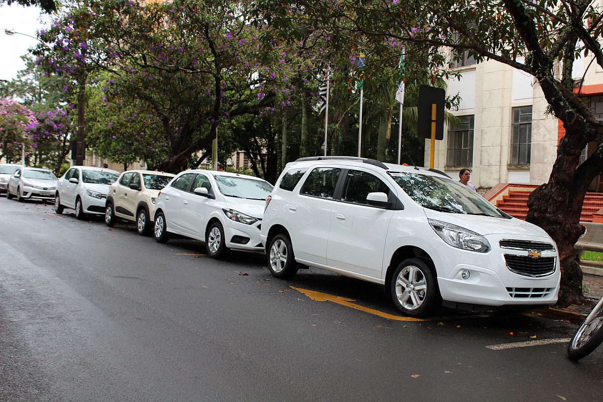 Quatro veículos chegam para reforçar a frota das Secretarias Quatro veículos chegam para reforçar a frota das Secretarias