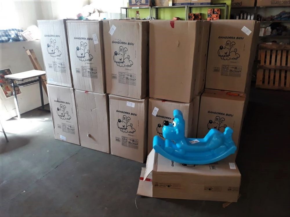 Secretaria distribui brinquedos para crianças dos CEI's