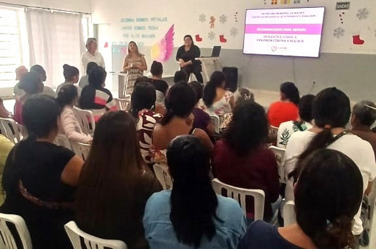 Violência Doméstica é tema de palestra promovida pela Secretaria da Mulher Violência Doméstica é tema de palestra promovida pela Secretaria da Mulher