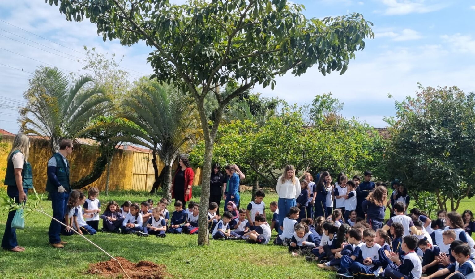 Avaré celebra o Dia da Árvore com plantio de mudas no Horto e escola municipal